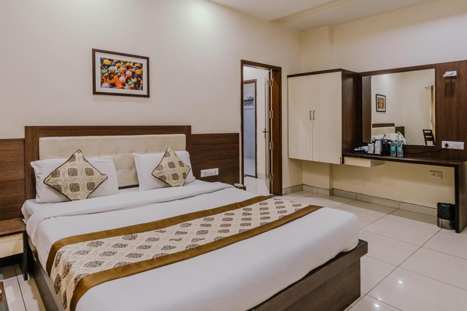 Hotel Fortune Plaza Ajmer Bagian luar foto